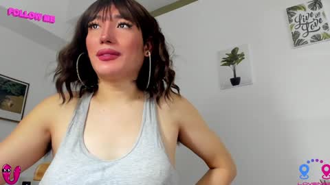 Snapshot of hottycrishinaxx chatting on 7, 12, 2024 crishinahotty online show from 7, 12, 2024