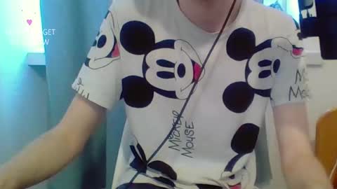 Snapshot of houdenni chatting on 1, 3, 2025 twinkie online show from 1, 3, 2025