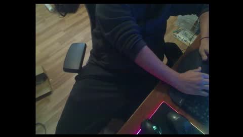 Snapshot of hrnyinutah chatting on 27, 10, 2025 hrnyinutah online show from 27, 10, 2025