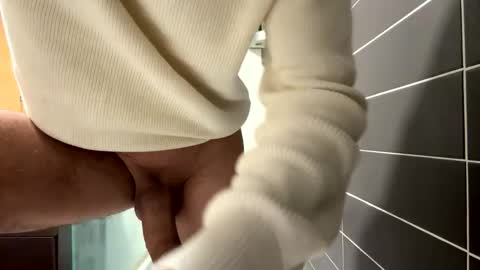 hugecock959448 online show from 7, 1, 2026