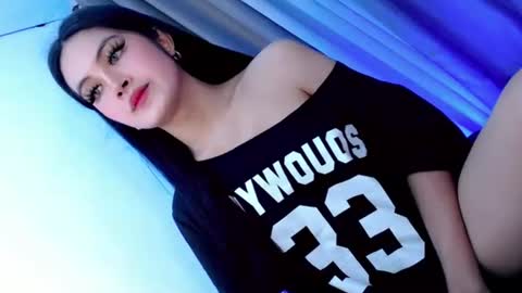 Snapshot of hugecockyanny chatting on 23, 6, 2026 Yhanie online show from 23, 6, 2026