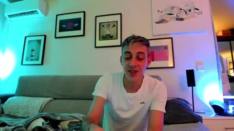 Snapshot of hugolandcam chatting on 1, 12, 2024 Hugo online show from 1, 12, 2024