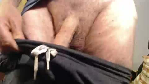 Big uncut cock dripping online show from 19, 9, 2025