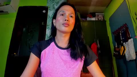 Snapshot of hungasiangirl chatting on 17, 1, 2025 help me make 25000 tokens for my mother HEARING aid online show from 17, 1, 2025