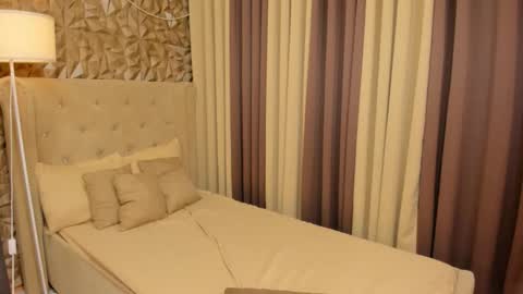 hunkhomerontop online show from 10, 10, 2025