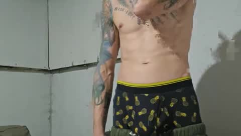 Snapshot of hunkwithglasses chatting on 28, 11, 2025 Wh8teboi online show from 28, 11, 2025