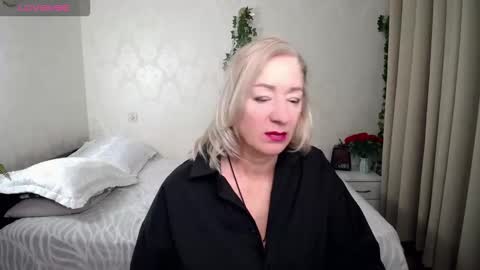 Snapshot of hunters_woman chatting on 3, 2, 2026 Irena online show from 3, 2, 2026