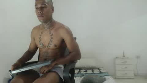 Snapshot of hunting_blondes chatting on 25, 3, 2026 hunting_blondes online show from 25, 3, 2026