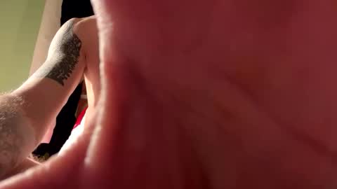 Snapshot of hutchy32 chatting on 20, 12, 2025 J online show from 20, 12, 2025