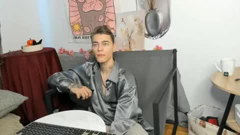 hyper_muse online show from 25, 3, 2026