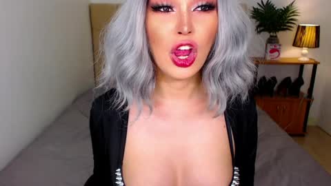 Snapshot of i_luv_2_fuck_you chatting on 2, 6, 2026 QUEEN SUSSIE BROWN online show from 2, 6, 2026