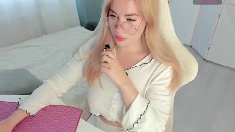 Snapshot of i_want_you_eva chatting on 10, 11, 2025 HiI am EvaPVT is open online show from 10, 11, 2025