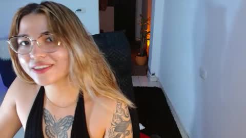 DRACUPAU Independent model  online show from 15, 9, 2025