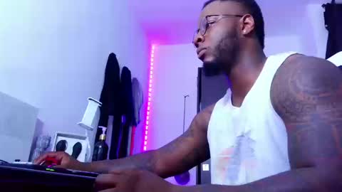 Mr H Independent model online show from 11, 9, 2025