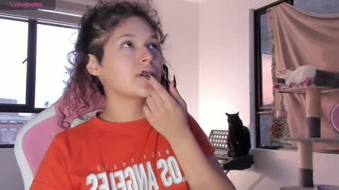 Snapshot of iam_nikki chatting on 14, 1, 2025 On instagram Imm NikkiHelp me reach 100 likes online show from 14, 1, 2025