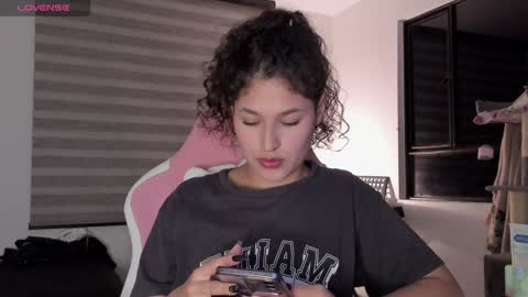 Snapshot of iam_nikki chatting on 2, 2, 2025 On instagram Imm NikkiHelp me reach 100 likes online show from 2, 2, 2025