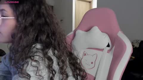 Snapshot of iam_nikki chatting on 20, 2, 2025 On instagram Imm NikkiHelp me reach 100 likes online show from 20, 2, 2025