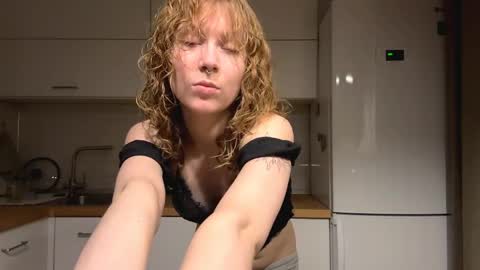 Snapshot of idellwold chatting on 7, 4, 2026 Sarah online show from 7, 4, 2026