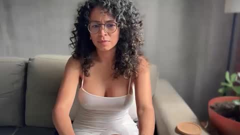 Snapshot of illaroom chatting on 12, 10, 2025 Kloe online show from 12, 10, 2025