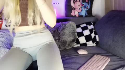 nicollee online show from 26, 1, 2025