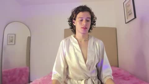 Perseo - Help me with 50 thumbs up online show from 25, 2, 2026