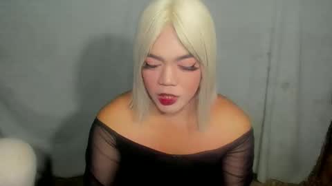 Snapshot of im_ur_hot_ella chatting on 29, 10, 2025 ella may online show from 29, 10, 2025