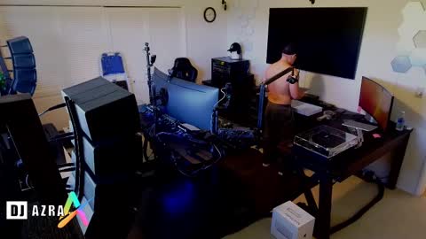 Snapshot of imdjazra chatting on 22, 2, 2025 DJ Azra online show from 22, 2, 2025