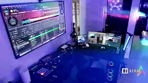 Snapshot of imdjazra chatting on 17, 10, 2025 DJ Azra online show from 17, 10, 2025