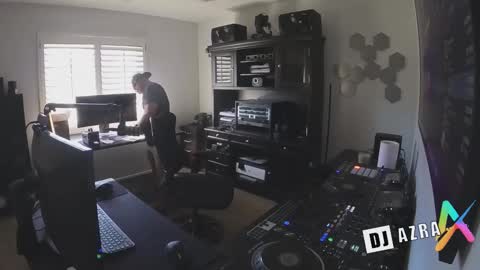 Snapshot of imdjazra chatting on 29, 10, 2025 DJ Azra online show from 29, 10, 2025