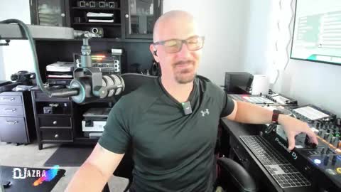 Snapshot of imdjazra chatting on 8, 2, 2026 DJ Azra online show from 8, 2, 2026