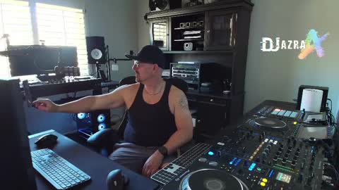 Snapshot of imdjazra chatting on 5, 4, 2026 DJ Azra online show from 5, 4, 2026