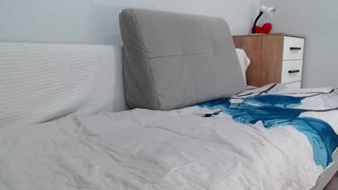 Della online show from 20, 2, 2025