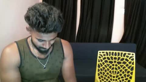 Snapshot of indianbull2023 chatting on 19, 4, 2026 indian slim boy with big for u online show from 19, 4, 2026