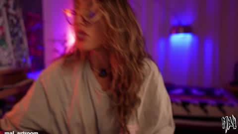 Snapshot of informal_ chatting on 15, 9, 2025 MAL ---  online show from 15, 9, 2025