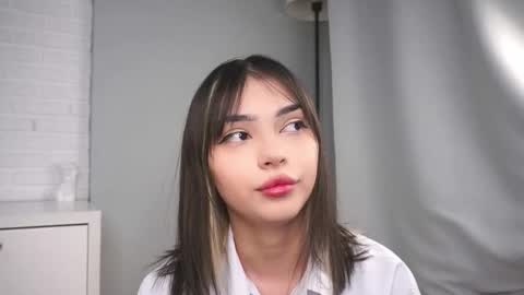 Molly online show from 4, 2, 2026