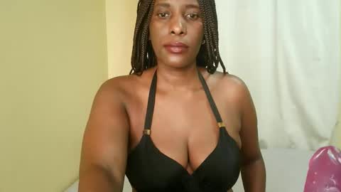 Snapshot of invobae chatting on 21, 10, 2025 INVOBAE online show from 21, 10, 2025