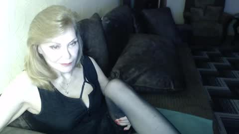 Snapshot of irenalegs chatting on 27, 4, 2026 irenalegs online show from 27, 4, 2026