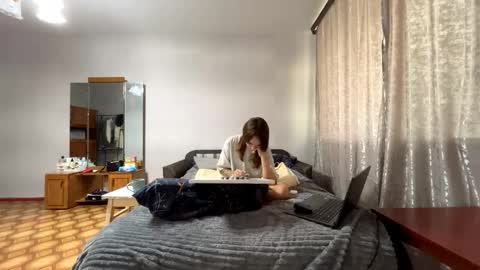 Snapshot of irinaballesteros chatting on 10, 9, 2025 Evie online show from 10, 9, 2025