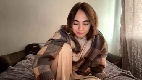 Snapshot of irinaballesteros chatting on 3, 10, 2025 Evie online show from 3, 10, 2025