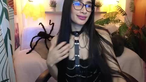 Snapshot of iris_cam_ chatting on 21, 10, 2025 iris  online show from 21, 10, 2025