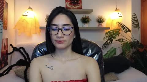 Snapshot of iris_cam_ chatting on 24, 10, 2025 iris  online show from 24, 10, 2025