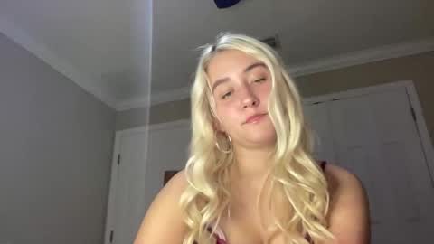 Snapshot of irispink1 chatting on 14, 12, 2025 Irispink1 online show from 14, 12, 2025