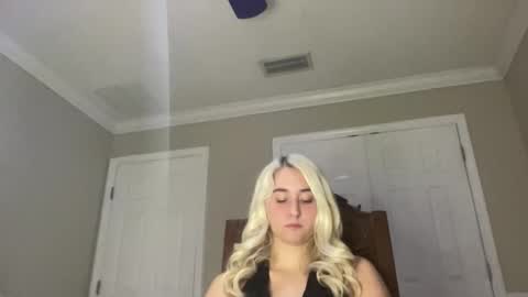 Snapshot of irispink1 chatting on 16, 12, 2025 Irispink1 online show from 16, 12, 2025