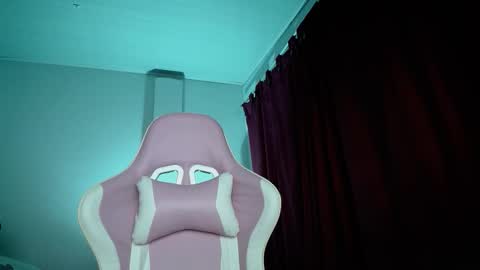 Snapshot of isa_emeralds chatting on 2, 10, 2025 Isabella online show from 2, 10, 2025