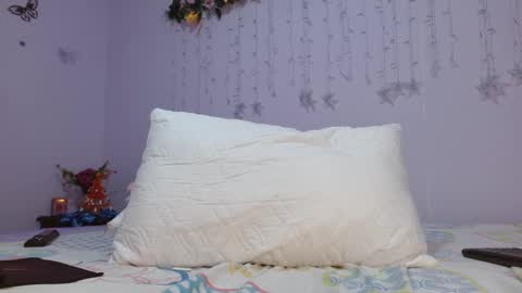 Snapshot of isa_jones1 chatting on 15, 12, 2024 isa_jones1 online show from 15, 12, 2024