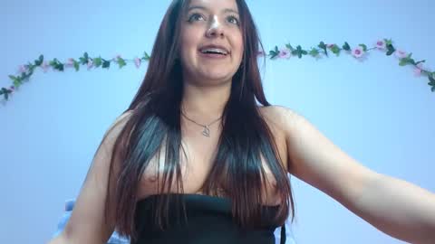 Snapshot of isa_jones1 chatting on 1, 2, 2025 isa_jones1 online show from 1, 2, 2025