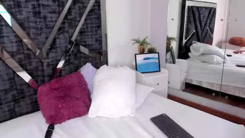 oIssaJonneso online show from 19, 2, 2026