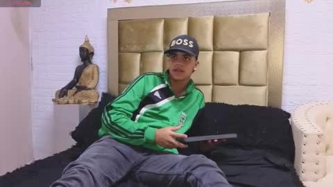 Snapshot of isaac_collins_ chatting on 16, 11, 2025 Isaac online show from 16, 11, 2025