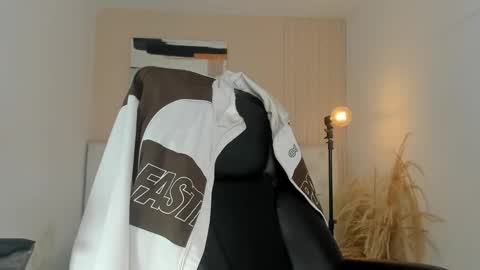 isaac_cryston online show from 4, 2, 2026