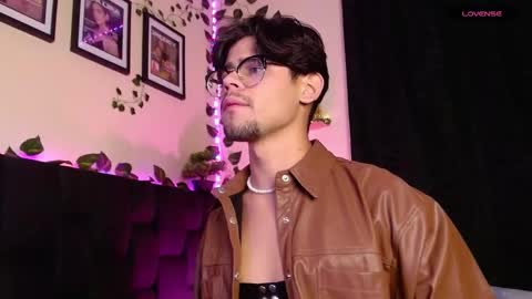 Isaac Saenz. online show from 14, 2, 2025